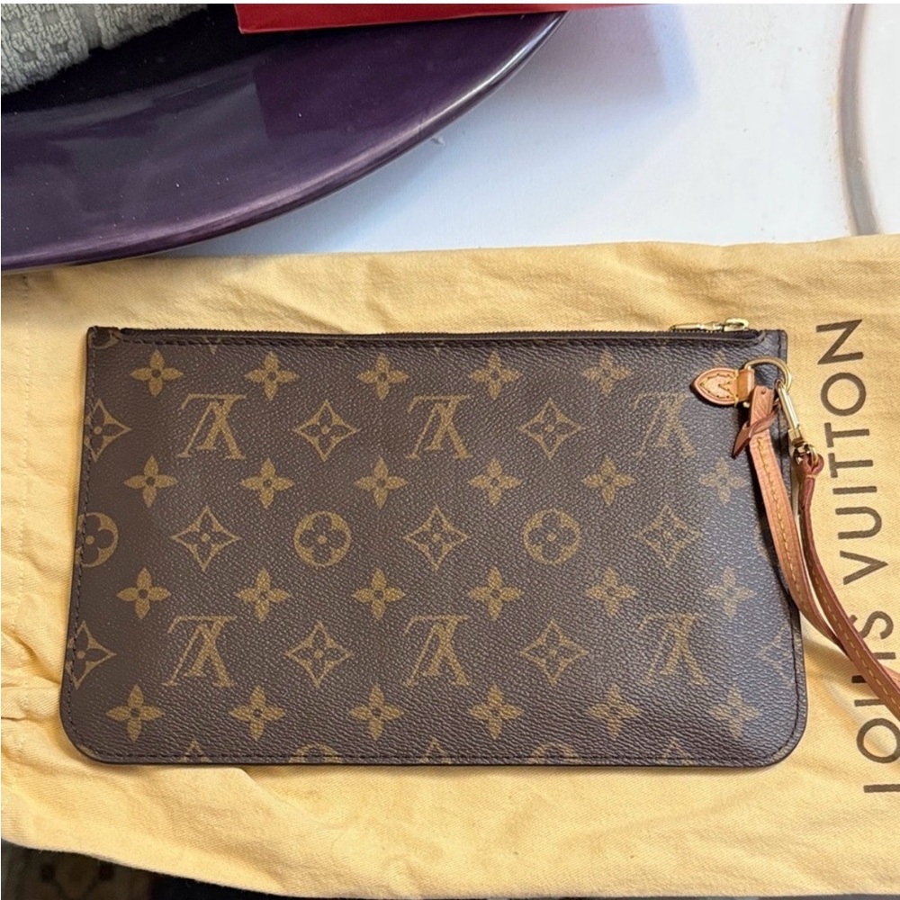 Louis Vuitton Authentic Monogram Wristlet - Picture 6 of 6